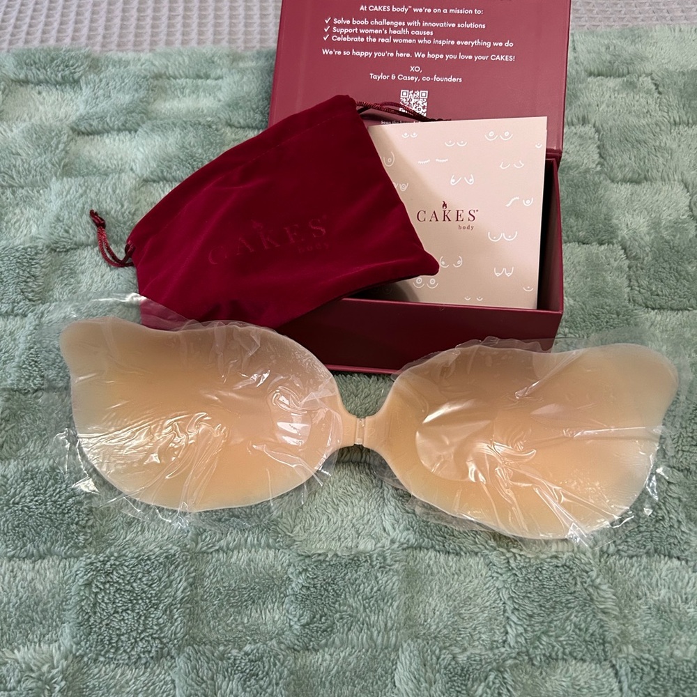 CAKES Honey Nude Adhesive Cleavage Bra with box and storage pouch